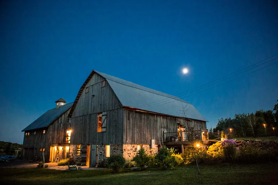 enchanted barn wedding venue southern wi