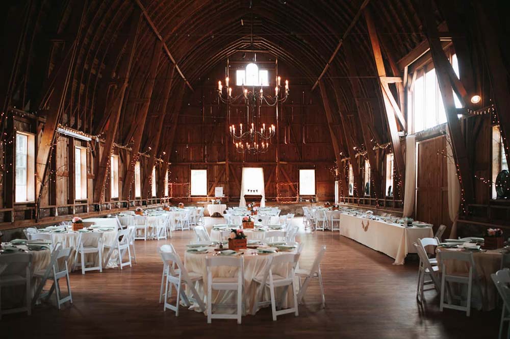 barn venue for wedding in Wisconsin - Sugarland